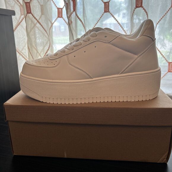 Steve Madden Women's Rocket Sneaker Size 10 White Platform Lace Up 2" Heel - Picture 3 of 9